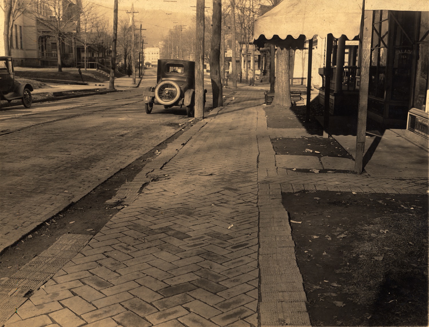 Congress St near Elm St intersection - Main St in background